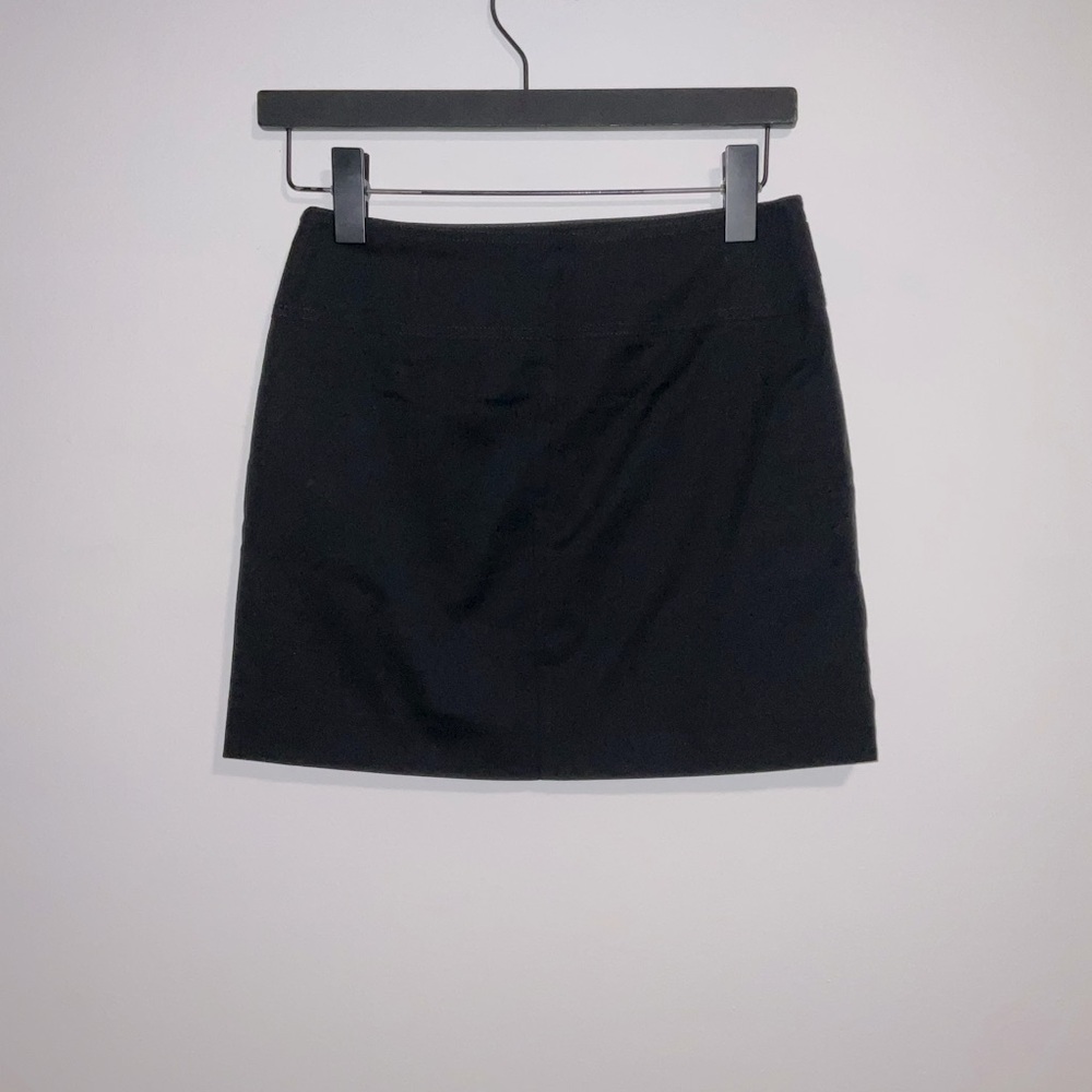 BCBG Maxazaria black mini skirt gorgeous fabric stretch